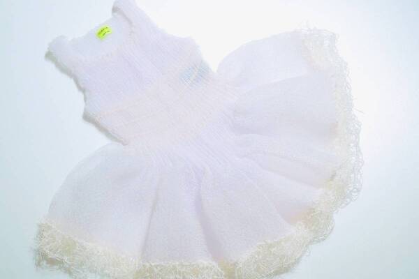 オダカ“裾にハンドニットゆらめく”フレアトップス、ミッドウエスト 東京限定で