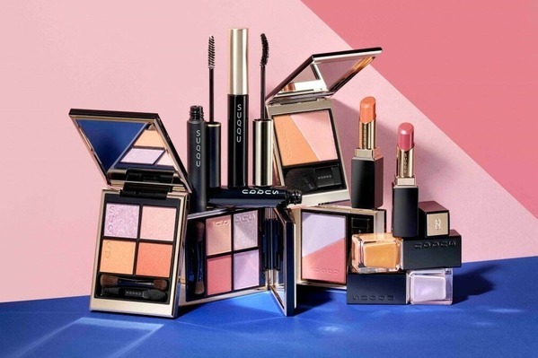 SUQQU25年夏コスメ、「夏の光と影」着想“色褪せカラー”アイパレ＆じゅわっと馴染む夏色リップ