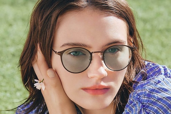 Zoff×ユナイテッドアローズのサングラス、半透明プラスチックの太フレーム×カラーレンズなど