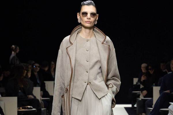 ジョルジオ アルマーニ 2025-26年秋冬ウィメンズコレクション - 「原点」を辿る旅路へ