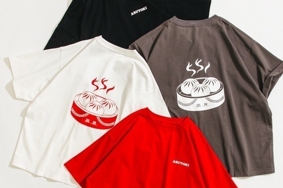 「551 蓬莱」コラボウェア、“豚まんプリント”のスウェット＆Tシャツをアーバンリサーチ限定で