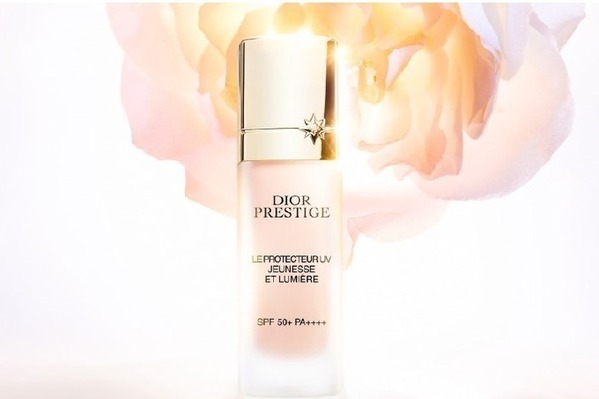 ディオール2025年春コスメ「プレステージ ホワイト」の高機能美容液UV下地で明るいツヤ肌へ