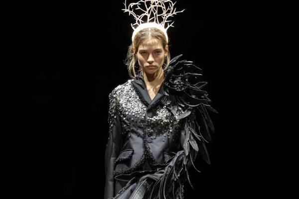 アンダーカバー 2025-26年秋冬コレクション - ぬいぐるみと無造作なスタイル