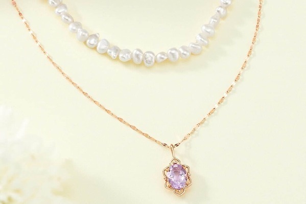 カナル 4℃の25年春ジュエリー、フリル配した“手鏡”モチーフのパールネックレス＆クローバーピアス