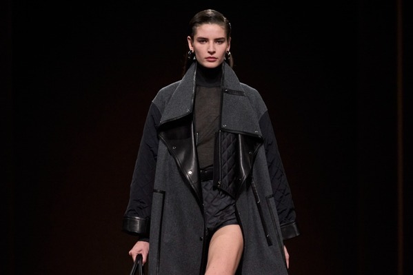 エルメス 25年秋冬ウィメンズコレクション - 端正にまとう、レザーとフェルトのあたたかな調和