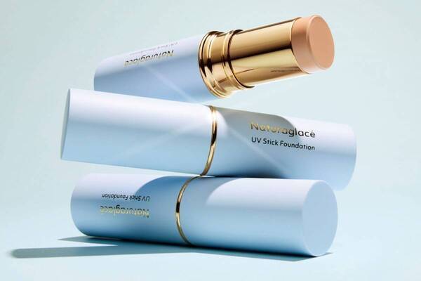 ナチュラグラッセ25年夏コスメ“美セミマット肌”UVスティックファンデ＆マーブル状UVハイライター