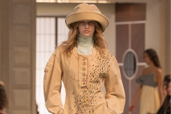 ルイ・ヴィトン 25-26年秋冬ウィメンズコレクション、“秘密の駅”で生まれるストーリーとメゾンの旅