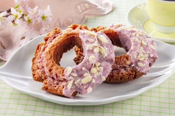 セブン-イレブン桜スイーツ、“桜×ベリー香る”チョコドーナツや春限定シュークリーム「さくらもこ」
