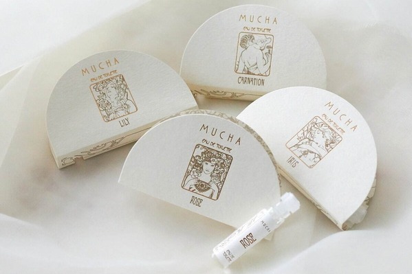 ミュシャ財団公式ブランドの新店舗が仙台パルコに、作品着想の香水ミニボトルなど限定キット