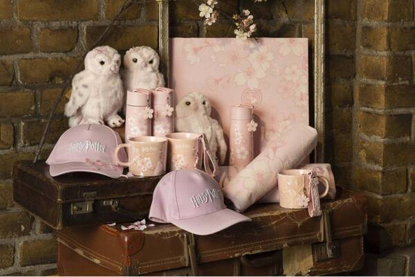 スタジオツアー東京、“バタービール味”の新作スイーツや「ハリー・ポッター」ロゴ入り桜色グッズ