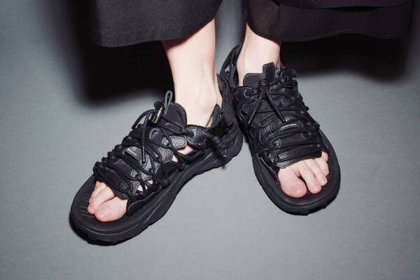 Y's×フラワーマウンテンのコラボサンダル「プマプンク」レザーとナイロンの異素材アッパー