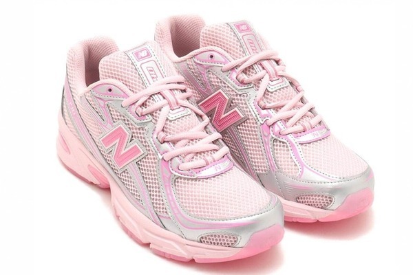 ニューバランスのウィメンズスニーカー「740」ピンクビーチ着想の春色アッパー、アトモス ピンクで