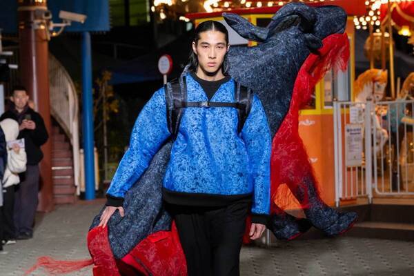 ヨシオクボ 2025-26年秋冬コレクション - 究極のパターンが生む“傑作”な瞬間