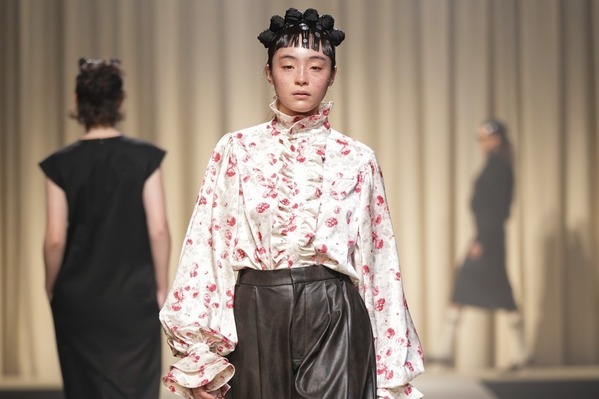 ヴィヴィアーノ 25-26年秋冬コレクション - ときめく本能のままに