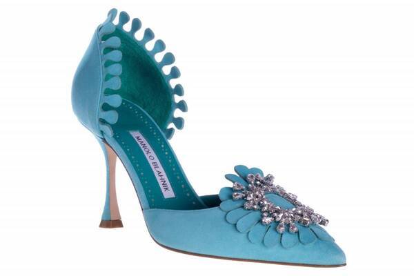 マノロ ブラニク25年春夏“プルメリアの花”着想シューズ、ビジューきらめくパンプスや花びらサンダル