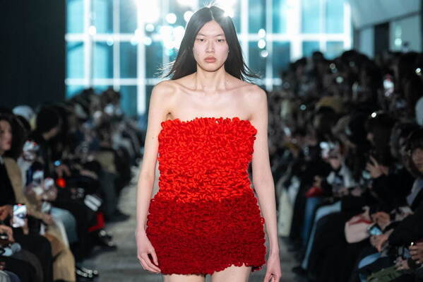 サトル ササキ 2025-26年秋冬コレクション - 画家マーク・ロスコにインスパイア