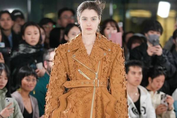 ヘヴン タヌディレージャ アントワープ 2025-26秋冬コレクション - 花のように咲き誇る