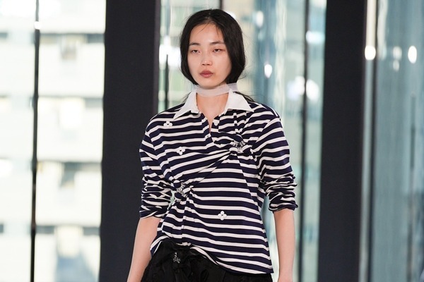 リブ ノブヒコ 2025-26年秋冬コレクション - 繊細さと強さを持つすべての女性へ