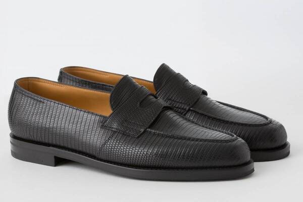 ジョンロブのローファー「ロペス」リザードアッパーやバイカラーの丸の内店・京都店限定シューズ