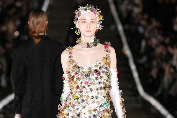 フミエ タナカ 2025-26年秋冬コレクション - ありのままの美しさ