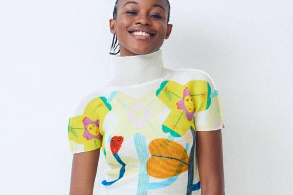 ミー イッセイ ミヤケ、“夢の中の花”を描いたストレッチプリーツトップス＆鮮やかチュニック