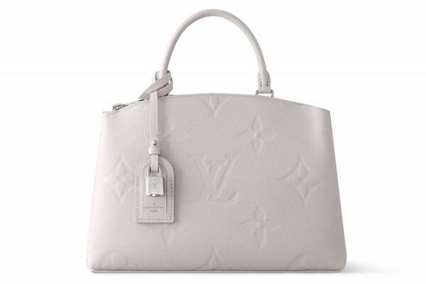 ルイ・ヴィトンのウィメンズバッグ＆長財布、“ペールグレー”のモノグラム型押しレザーで