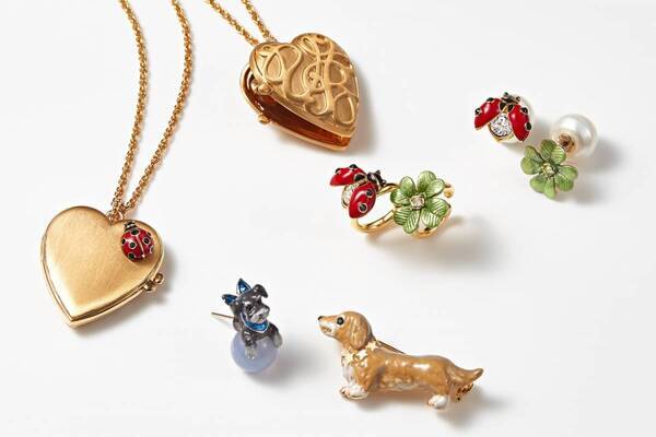 ヴァンドームブティック×フェイラー、“犬やてんとう虫”モチーフのアクセサリー＆ポーチのセット