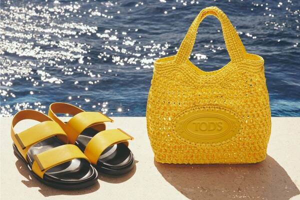 トッズから“バカンス”着想ビタミンカラーのかぎ針編みウィメンズバッグ＆革ベルトサンダル