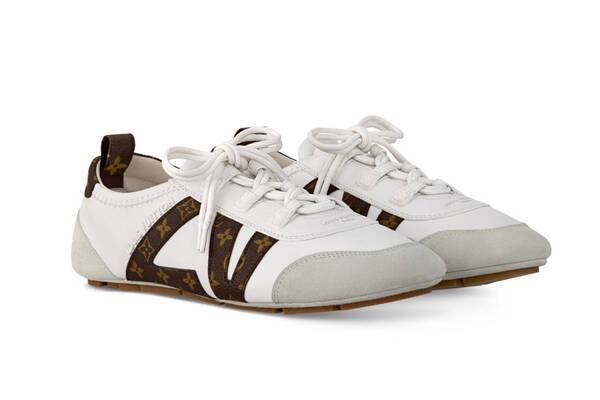 ルイ・ヴィトンのウィメンズスニーカー「LV スニーカリーナ」バレエシューズのような軽い履き心地