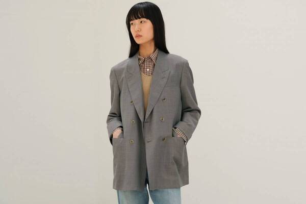 オーラリー25年春夏ウィメンズ、“透け感チェック”のダブルジャケット＆爽やかグリーンポロニット