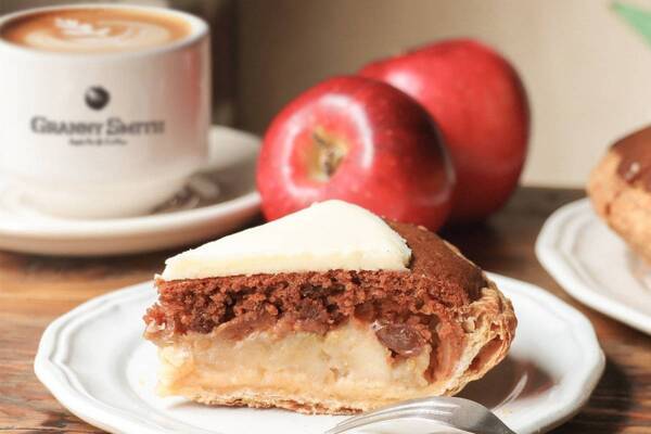 グラニースミス春限定「キャロットケーキアップルパイ」“シナモン香る”ケーキ×クリームチーズ