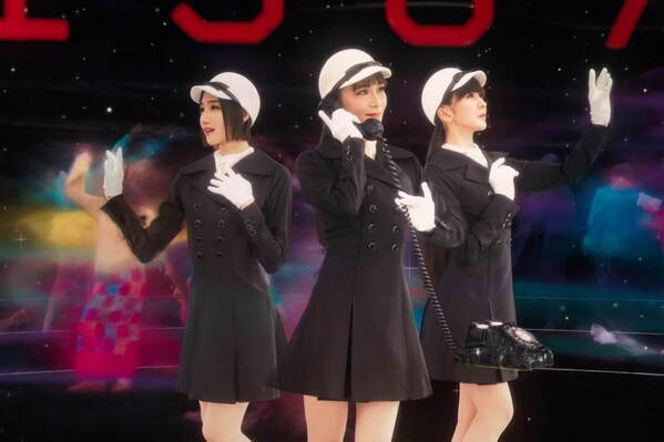 Perfumeの新曲「ネビュラロマンス」最新技術を駆使した世界初のライブパフォーマンスで披露