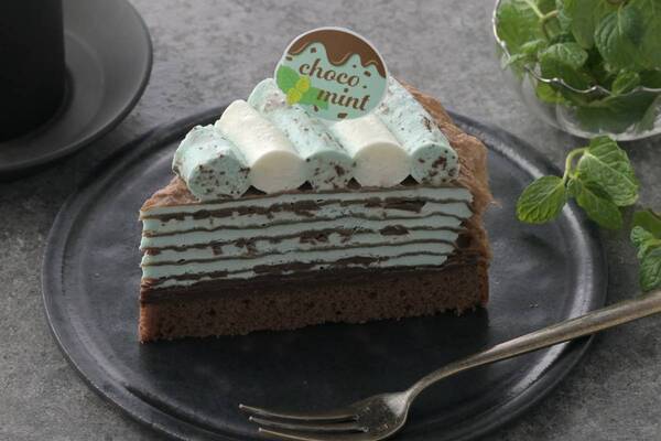 銀座コージーコーナー「チョコミントミルクレープ」爽やかミントクリーム×“パリパリ”食感チョコ