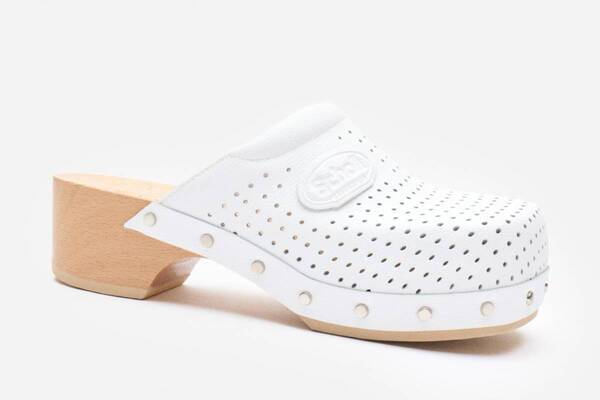 バレンシアガ“史上最も快適なヒール”を追求したサンダル＆ブーツ、伊ショールとコラボ