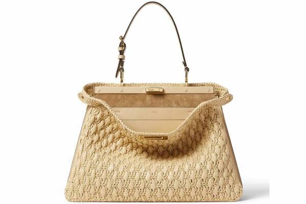 フェンディのバッグ「ピーカブー」「バゲット」編み込みラフィア素材の新作、厚底サンダルも