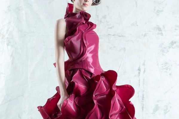 エマ理永初の展覧会が表参道で、AIドレスや『花より男子ファイナル』ウエディングドレスなど公開