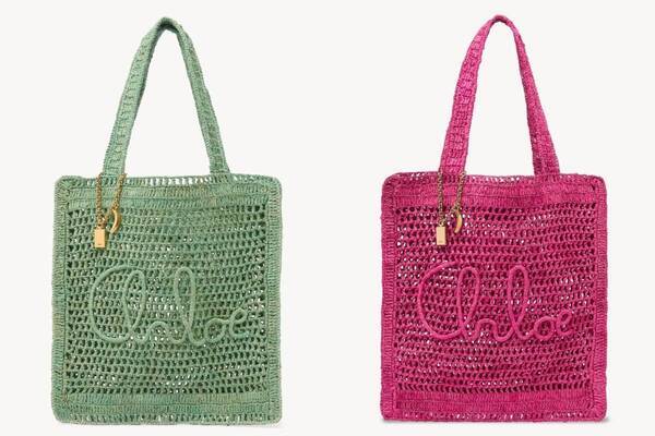 クロエ“陽気な夏カラー”のラフィアトートバッグ、ゴールドにきらめくバナナチャーム付き