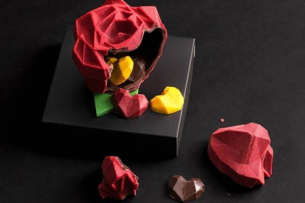 ブボ・バルセロナ”赤い薔薇”の中からハートが現れるショコラやナッツチョコ、母の日ギフトに