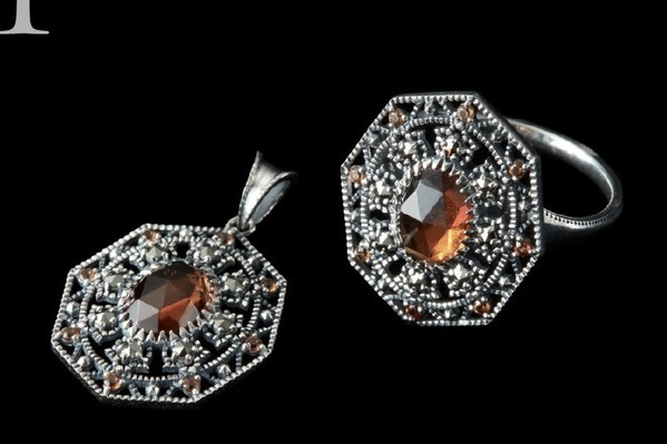 アガット「誕生石ジュエリー」“アンティーク調”ガーネットリング＆癒しのトルマリンチャームなど