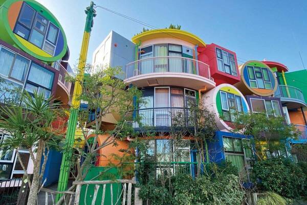 三鷹天命反転住宅の20周年記念イベント、荒川修作＋マドリン・ギンズ“極彩色の住宅”空間を体感