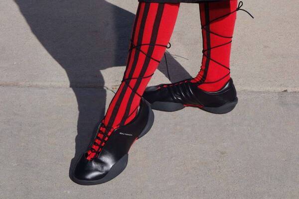 Y-3のウィメンズスニーカー、バレエシューズ風メリージェーンやメッシュアッパーのブーツ