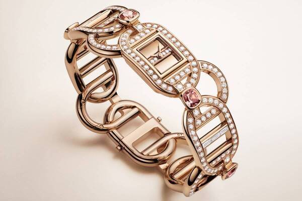 エルメスのウィメンズ腕時計、“アンカーチェーン”着想のバングル風ウォッチ