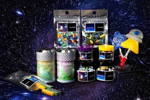 パパブブレ”宇宙空間”モチーフのキャンディ、光るUFOロリポップやピクセル表現の宇宙人も