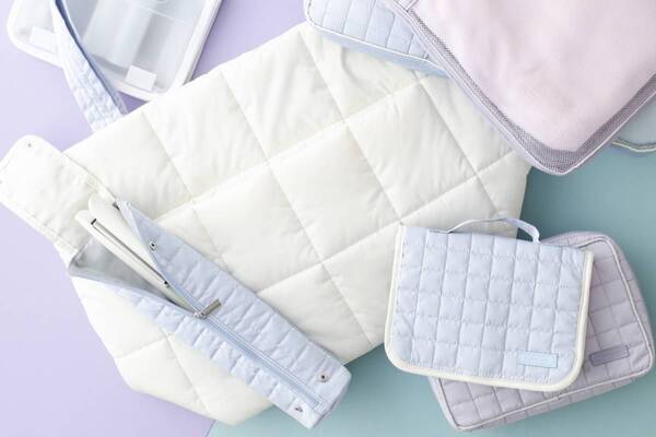 フランフラン”パステルカラー”のトラベルグッズ、圧縮ポーチや耐熱ヘアアイロンケースなど