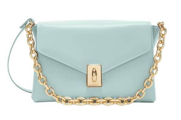 フルラ“チェーン煌めく”2WAYレザーバッグ「メリディアーナ」ブルーやイエローの春夏カラーで