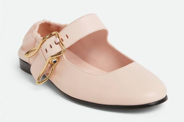 ボッテガ・ヴェネタ「動物」シューズ、“うさぎバックル付き”メリージェーン＆蛙が煌めくミュール