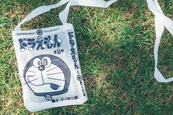 ドラえもん×ブリジットタナカ、“どこでもドア”刺繍オーガンジーバッグや漫画サイズの表紙絵サコッシュ
