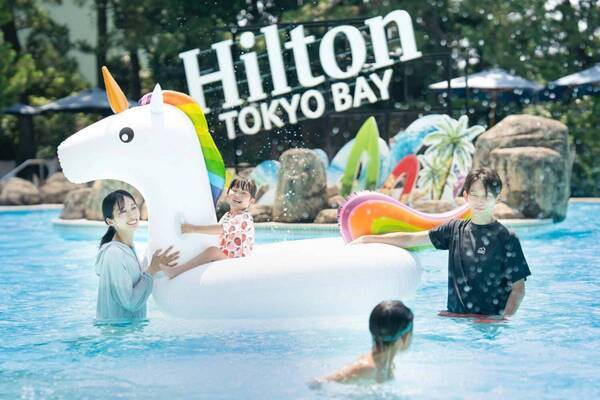 ヒルトン東京ベイの巨大屋外プール「ガーデンプール」幻想的なライトアップ＆“手ぶらBBQ”も