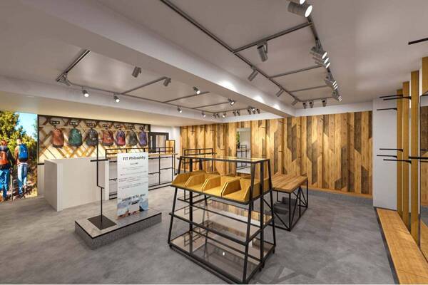 グレゴリーの旗艦店が東京・原宿にオープン、耐久性優れた”オールブラック”デイパック