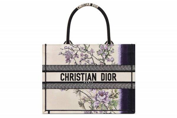 ディオール“花々の刺繍”やグラデーションが彩るトートバッグ、アジアの花を描くミニ財布も